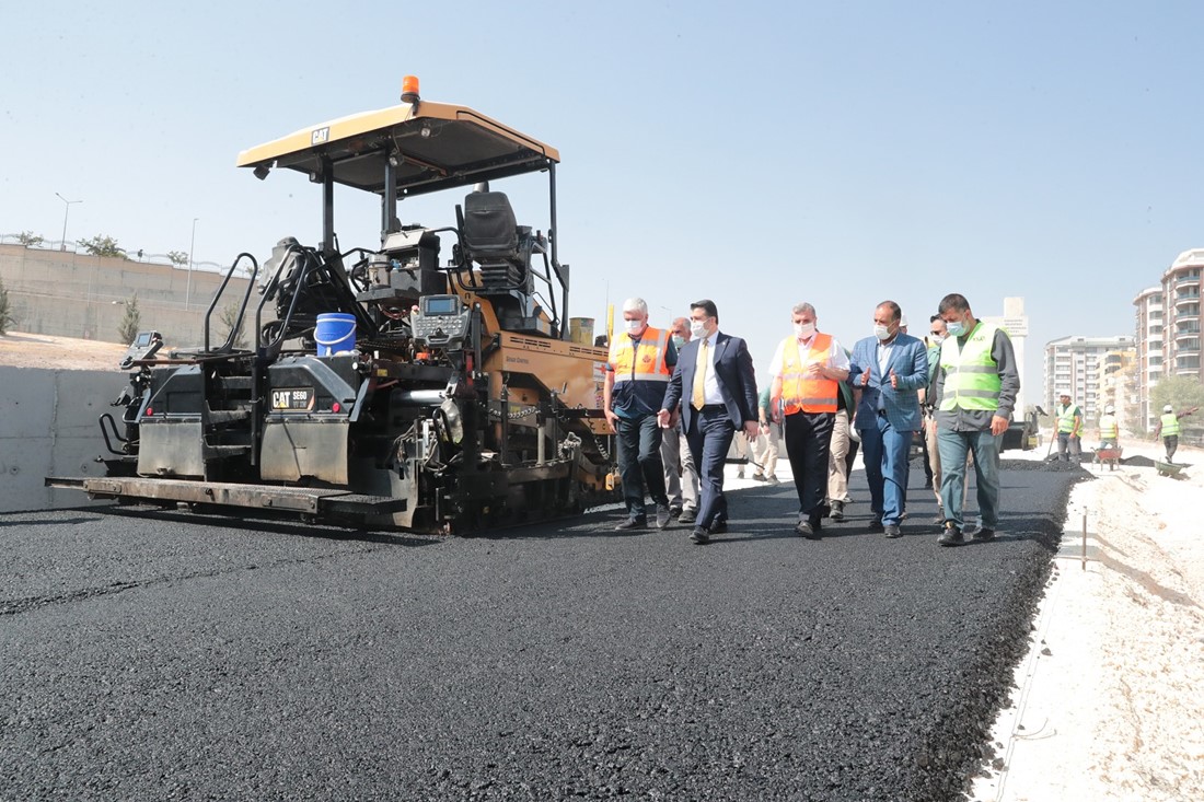 ÇEVİK KUVVET KÖPRÜLÜ KAVŞAĞINDA YAN YOLLAR ASFALTLANIYOR