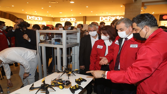 BÜYÜKŞEHİR’DEN GENÇLERİN BİLİME OLAN İLGİSİNİ ARTIRMAK İÇİN “TEKNOLOJİ ŞENLİĞİ”