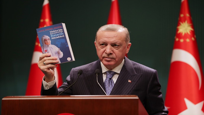AŞILAMA YAYGINLAŞTIKÇA SALGINLA MÜCADELENİN DAHA ETKİN HÂLE GELDİĞİNİ GÖRÜYORUZ