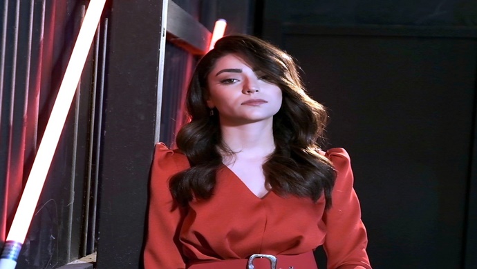 “Dayan” şarkısını genç sanatçı Almaz’la birlikte seslendirdi