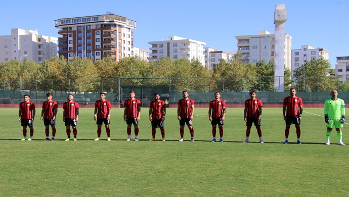 Karbel Karaköprü Belediyespor sahasında Ağrı 1970 Spor’u 2-1 mağlup etti