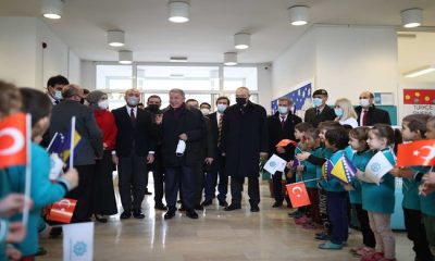 Saraybosna’daki Minik Öğrencilerden Millî Savunma Bakanı Hulusi Akar’a Coşkulu Karşılama