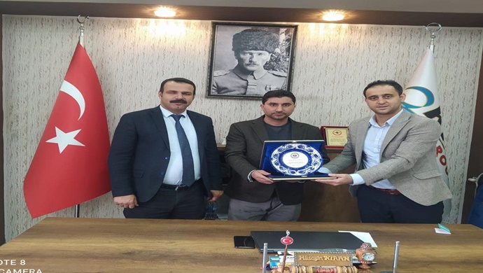 HAYIR SEVER İŞ ADAMI HÜSEYİN KIRAN `A TEŞEKKÜR PLAKETİ