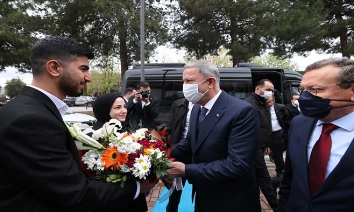 Millî Savunma Bakanı Hulusi Akar’a Uludağ Üniversitesi Tarafından Fahri Profesörlük Unvanı Verildi