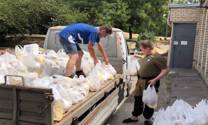 «Единая Россия» передала гуманитарную помощь жителям села Никольское Херсонской области