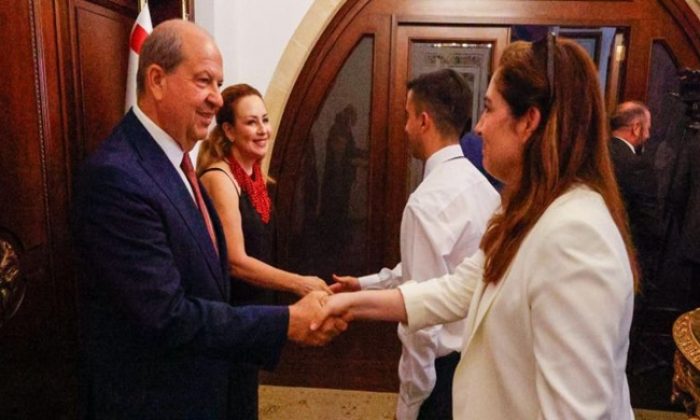 Cumhurbaşkanı Ersin Tatar ve eşi Sibel Tatar, Cumhurbaşkanlığı çalışanlarıyla bayramlaştı