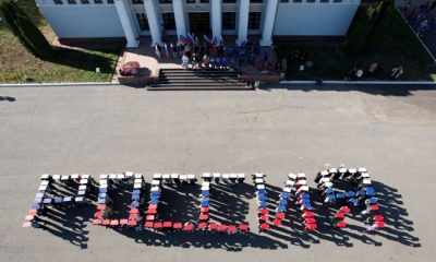 Tataristan’ın Genç Muhafızları, Yeni Bölgelerin Rusya ile Yeniden Birleşme Gününü büyük çaplı bir flaş kalabalıkla kutladı