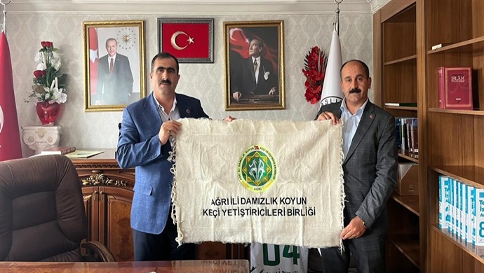 AĞRI İLİ DAMIZLIK KOYUN KEÇİ YETİŞTİRİCİLERİ BİRLİĞİ BAŞKANI MEHMET NURİ SAMANCI`DAN TAŞLIÇAY BELEDİYE BAŞKANI MEHMET ALİ BUDAK’A ZİYARET