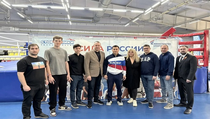 Tambov’da, Birleşik Rusya, Olimpiyat şampiyonu bir sporcunun katılımıyla bölge sakinleri için Greko-Romen güreş eğitimi düzenledi